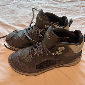 KEEN Women’s Grey Hiking Shoes Boots Size 6.5